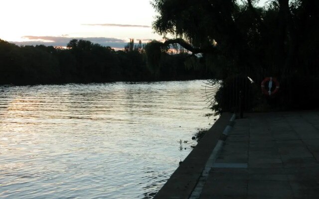 Chiswick Riviera with free parking