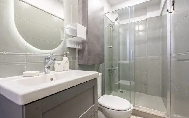 Central Flat With Backyard in Besiktas
