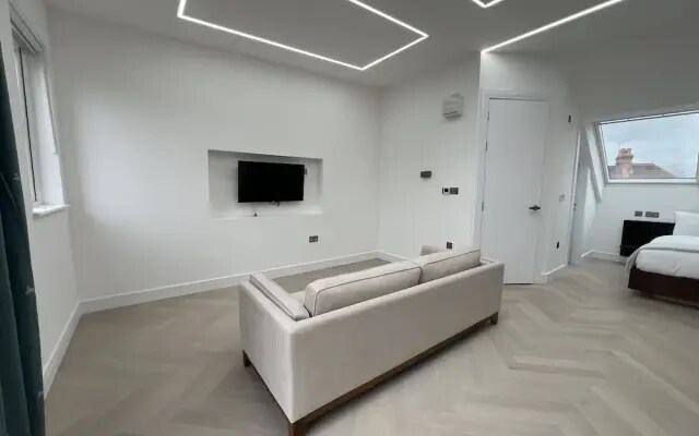 Luxurious London Studios