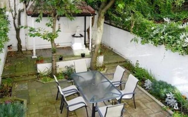 Spacious 4 bed home opposite Hyde Park