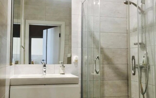 ClickTheFlat Artistic Estate Apartment