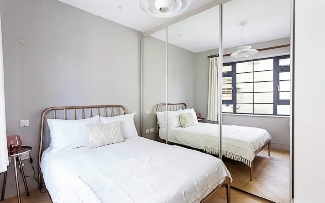 Modern Brentford Flat