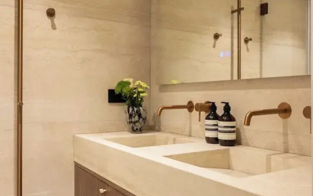 Chic A/C Central apt - 2bdr/6p - Faubourg s/ Denis