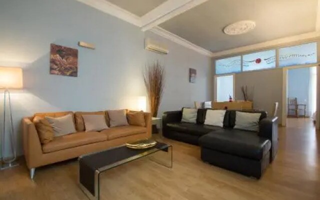 Luxury Central Apartment