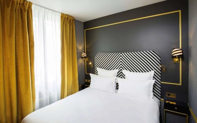 Snob Hotel