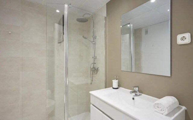 LEEWAYS APARTMENT VI in ALCALA 99