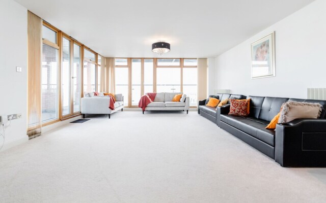Premium London Excel Apartment