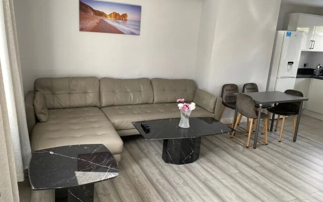 3 Bedroom House- Loughborough-sleeps 5-freeparking