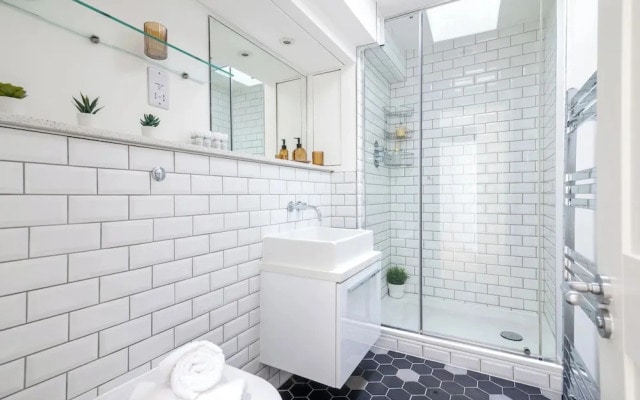 Stylish Soho 1BR Central