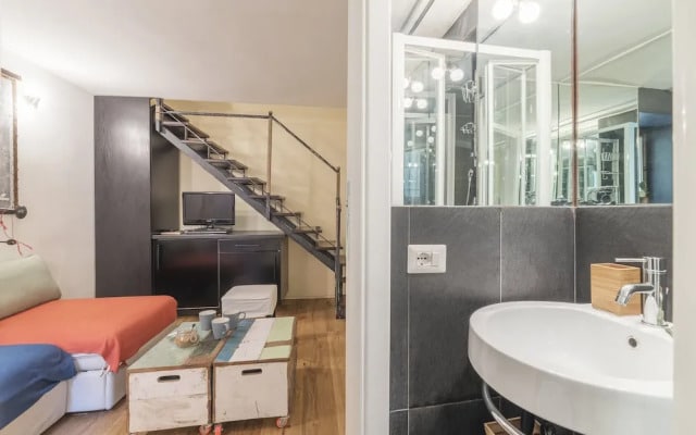 iFlat Yellow Monti Studio Apartment