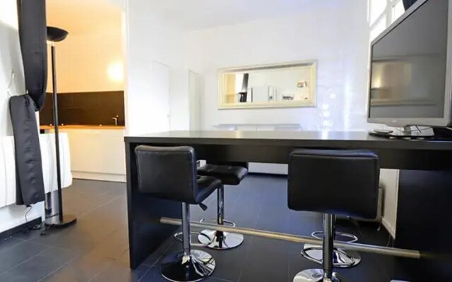 Silver Black Flat