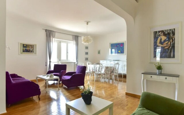 Bright Apartment with Terrace