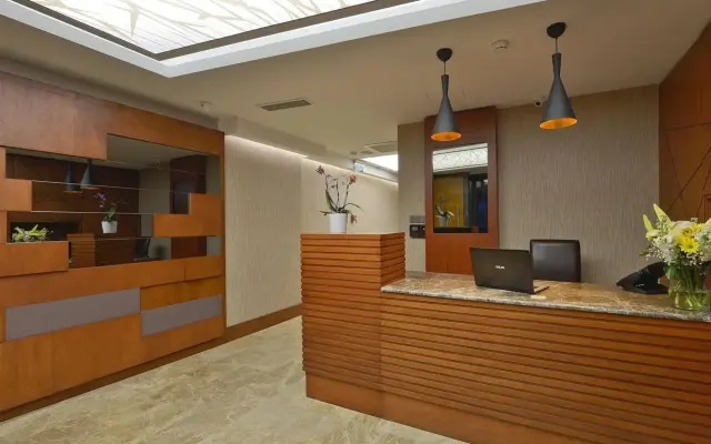 Blueway Hotel City