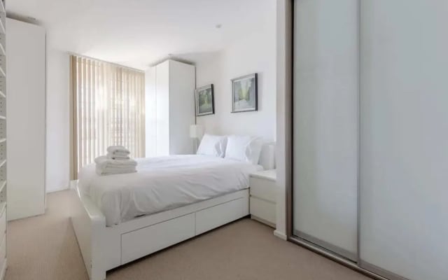 Modern 2BD Flat With a Balcony - Wandsworth