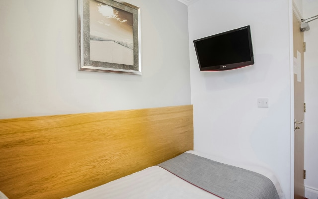 London Guest House by OYO - Acton