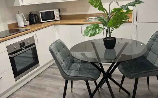 Bright & Cozy Hull Stay