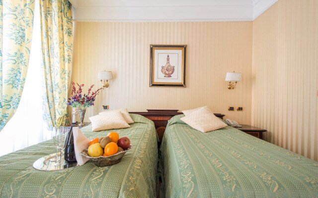 Hotel Cecil