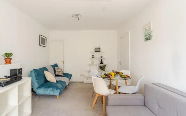 Leinster Square Deluxe Apartment in Central London
