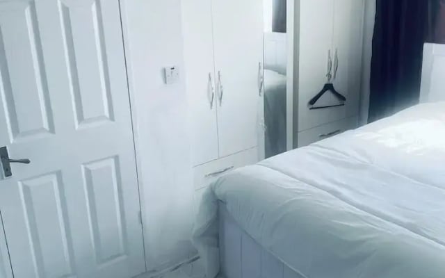 Cozy Studio Retreat in Mitcham