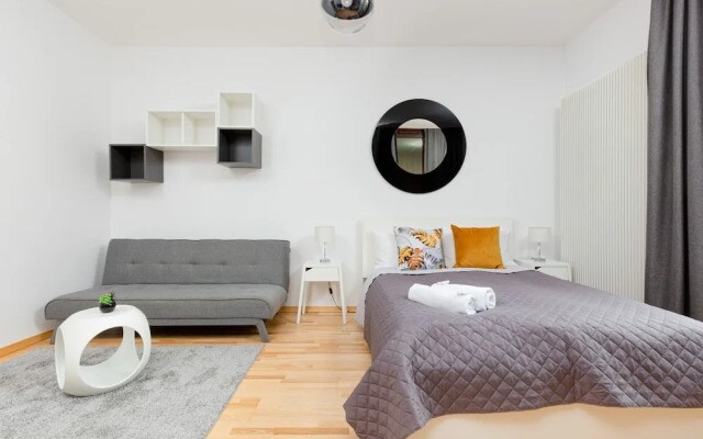 Studio Kolejowa Warsaw by Renters