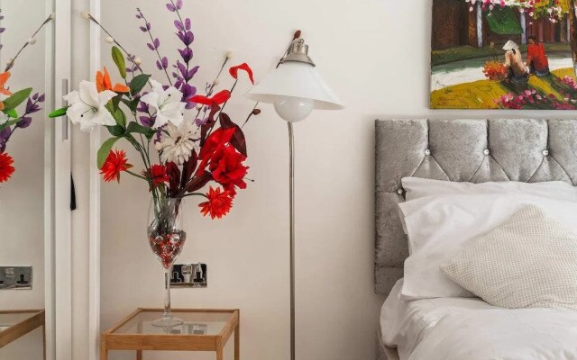 Beautiful Studio W/patio Near London Bridge