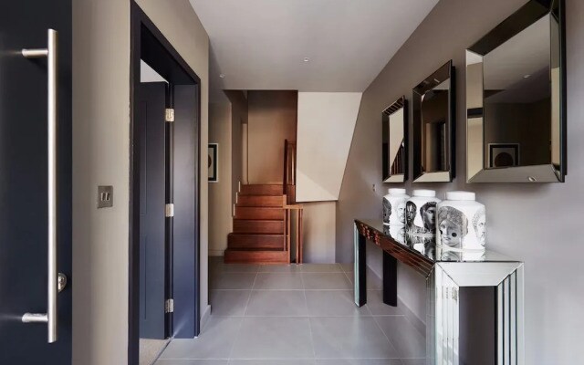 4 Bedroom House with Private Roof Terrace Sleeps 7