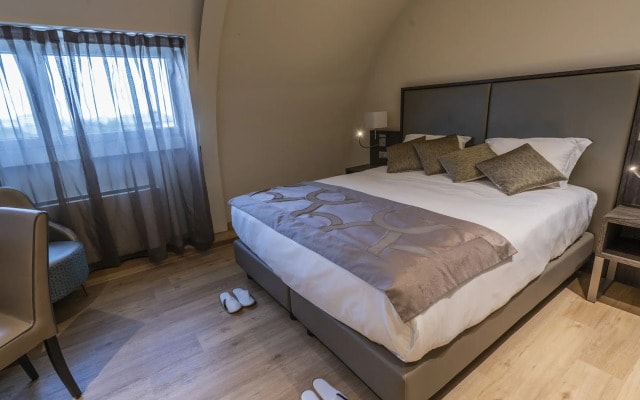 Smart Hotel Holiday