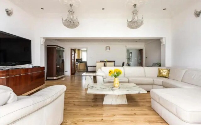 London's Best Spacious Family Home