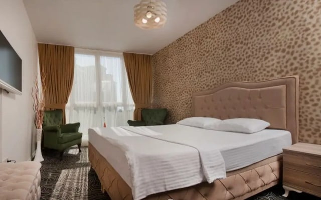 Suit 8 Residence