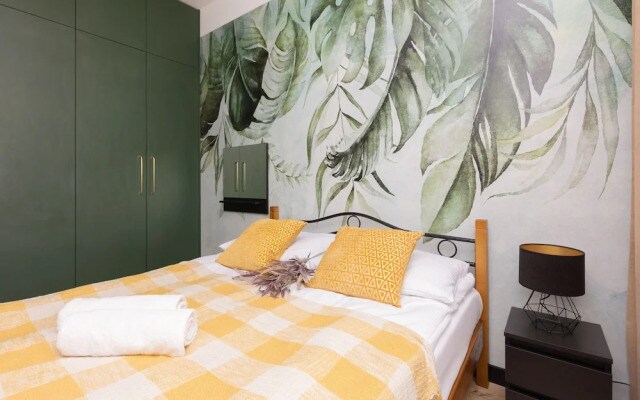 Home Factory Estate Praga Kotsisa by Renters