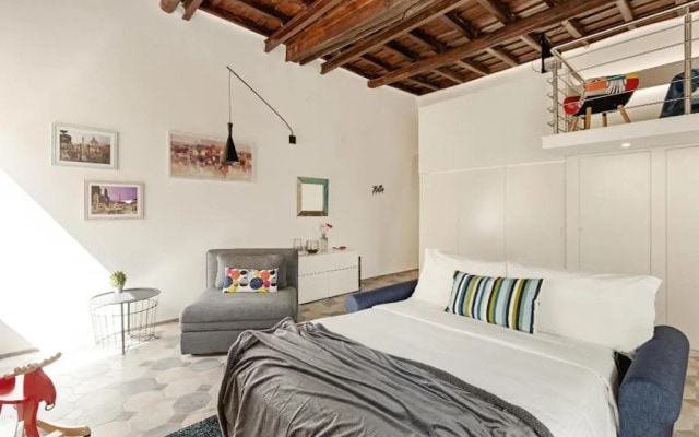 Sleek flat 4 guests 450mt from the Colosseum