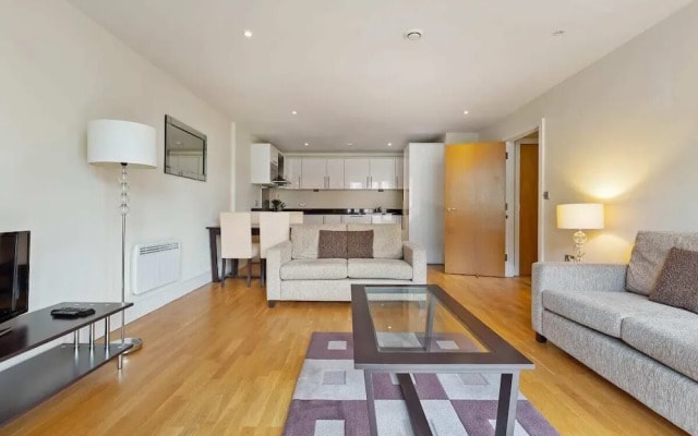 Stunning 2 Bed Apt W/balcony nr Islington