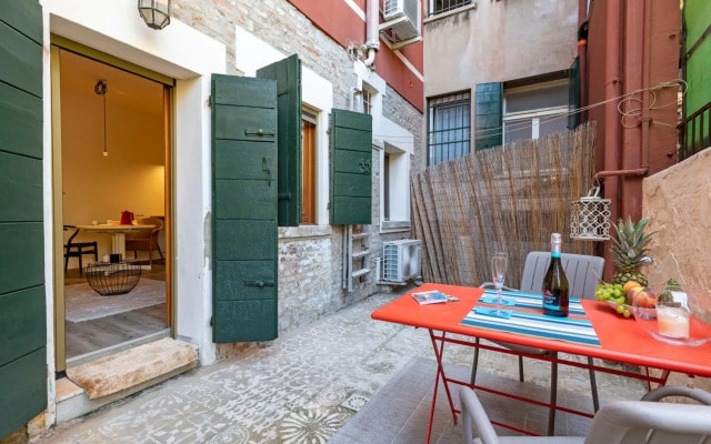 Snug Apartment With Private Courtyard M0270422677