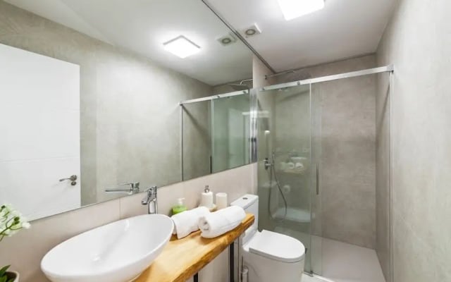 Bright & Spacious Three Bedroom Apartment in Centro