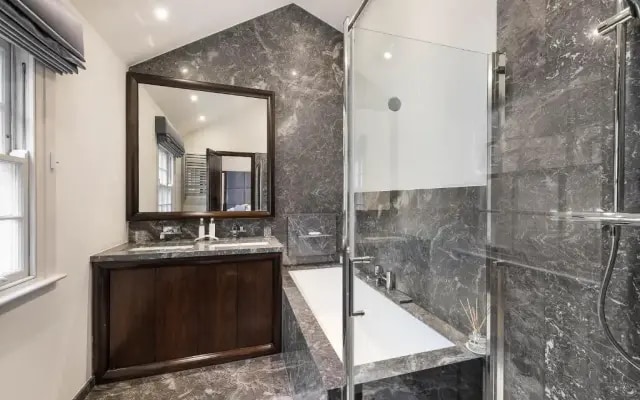 Spectacular Knightsbridge House Harrods 1 Minute