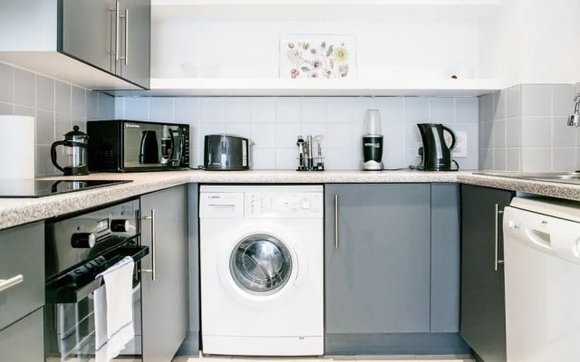 Modern Home by River Thames W/aircon, 4 Guests