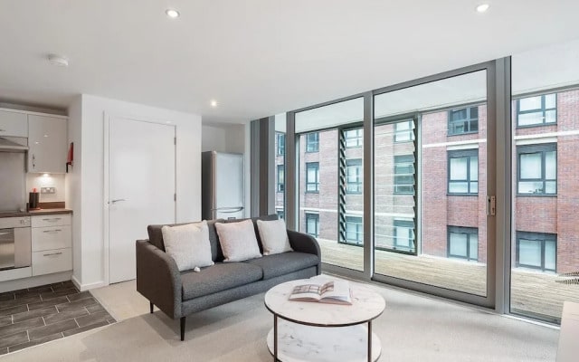 Stylish 2BR Apartment in Heart of Sheffield