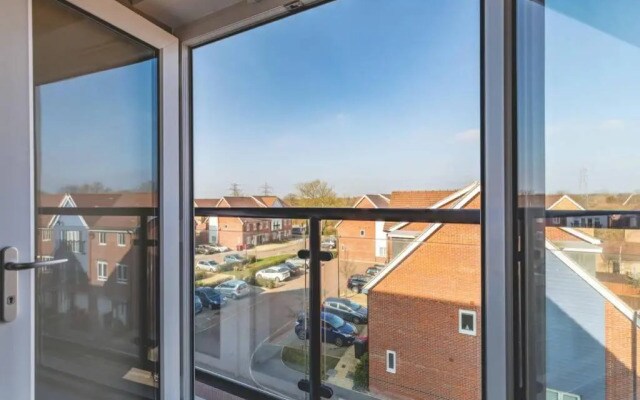 2 Bed & 2 Bath Modern Apartment - Free Parking