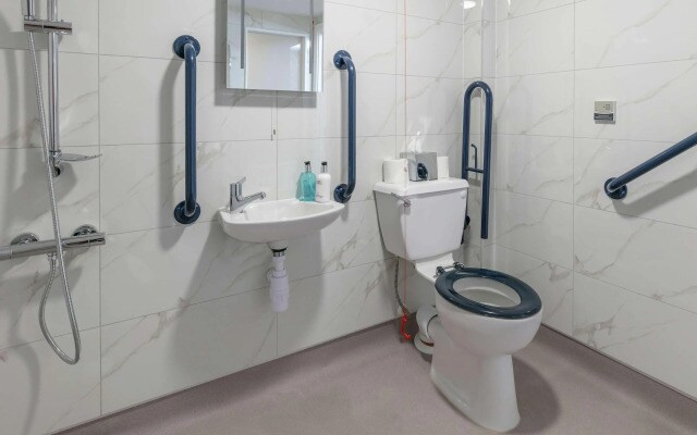 Best Western Northfields Ealing Hotel-Opposite Northfield Station -Piccadilly line