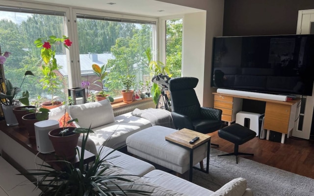 Cozy Well Connected Family Apartment