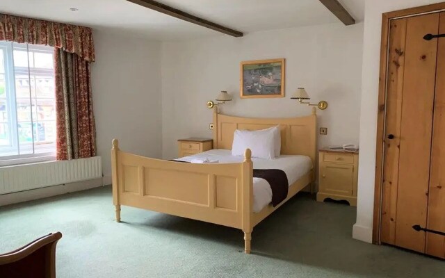 Warren Lodge Hotel