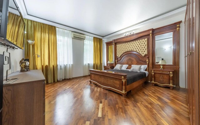 ApartLux (АпартЛюкс) на переулке Малый Лёвшинский