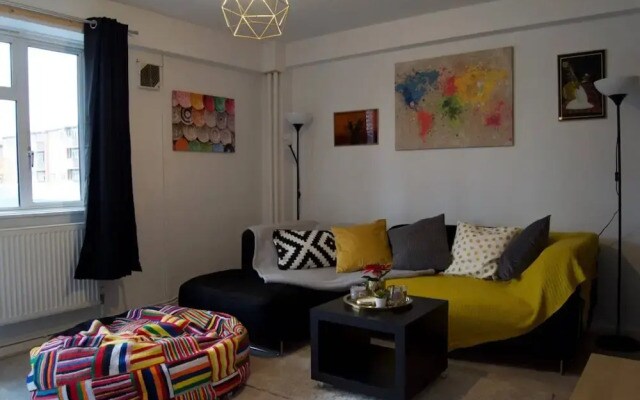 Modern 1 Bedroom in Shadwell With Balcony