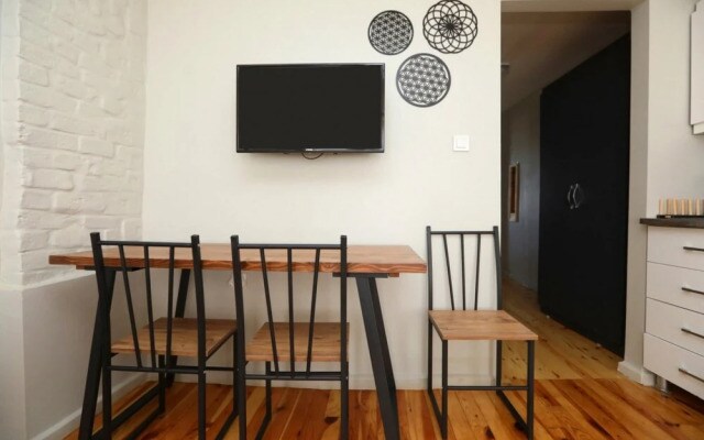 Flat with Balcony and Shared Terrace in Beyoglu