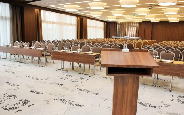 Burgu Arjaan by Rotana Hotel