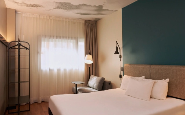 Отель ibis Madrid Aeropuerto Barajas