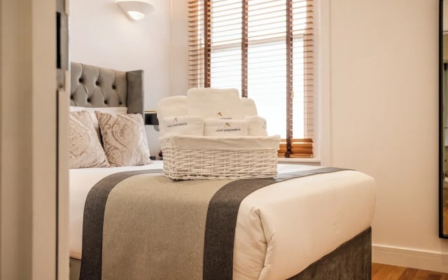 Avari Apartments – Gray’s Collection