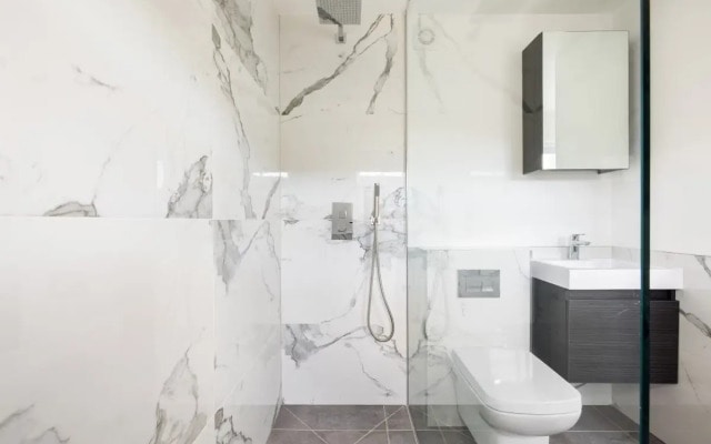 The Margravine Maisonette - Modern & Bright 2BDR Flat
