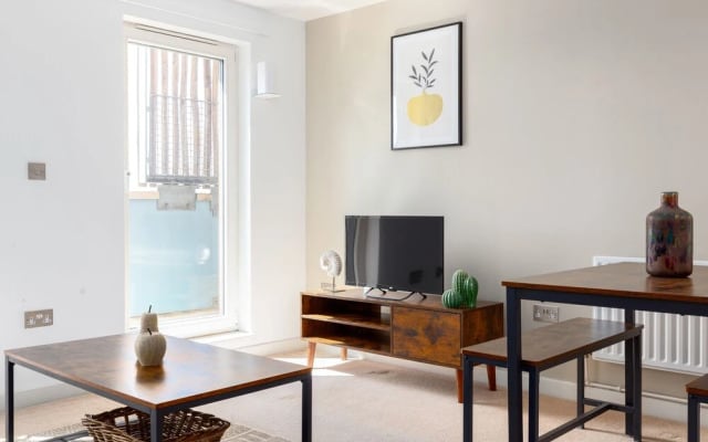 Deluxe 2 Bed Flat with Balcony in Hackney