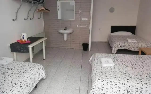 Hostal River
